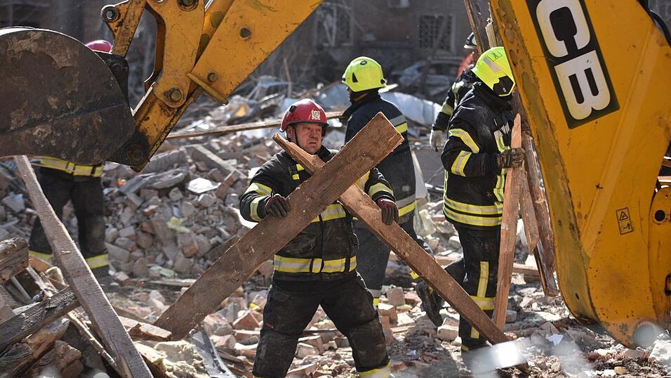Auch aus Dnipro wurden schwere Explosionen gemeldet.