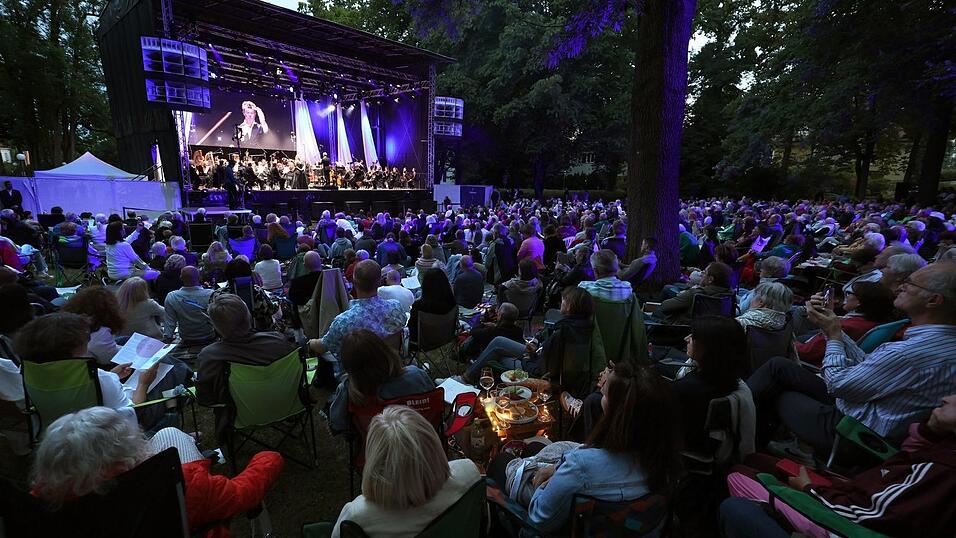 Beim ersten Konzert hatten die Zuschauer noch Glück mit dem Wetter.