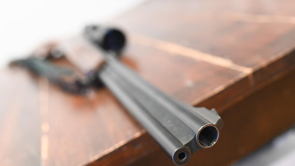 Die Polizei bittet darum, gefundene Waffen nicht pers&ouml;nlich vorbeizubringen und stattdessen die Waffenbeh&ouml;rde oder Polizei telefonisch zu verst&auml;ndigen. (Symbolbild)&nbsp;