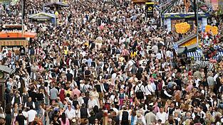 Millionen Besucher zog es auch in diesem Jahr wieder auf die Wiesn. Millionen Besucher zog es auch in diesem Jahr wieder auf die Wiesn.