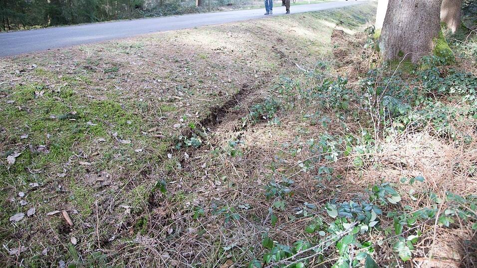 Ein 18-Jähriger hat erst seit drei Tagen seinen Führerschein und schon verursachte er bei Bodenkirchen einen schweren Unfall Ein 18-Jähriger hat erst seit drei Tagen seinen Führerschein und schon verursachte er bei Bodenkirchen einen schweren Unfall