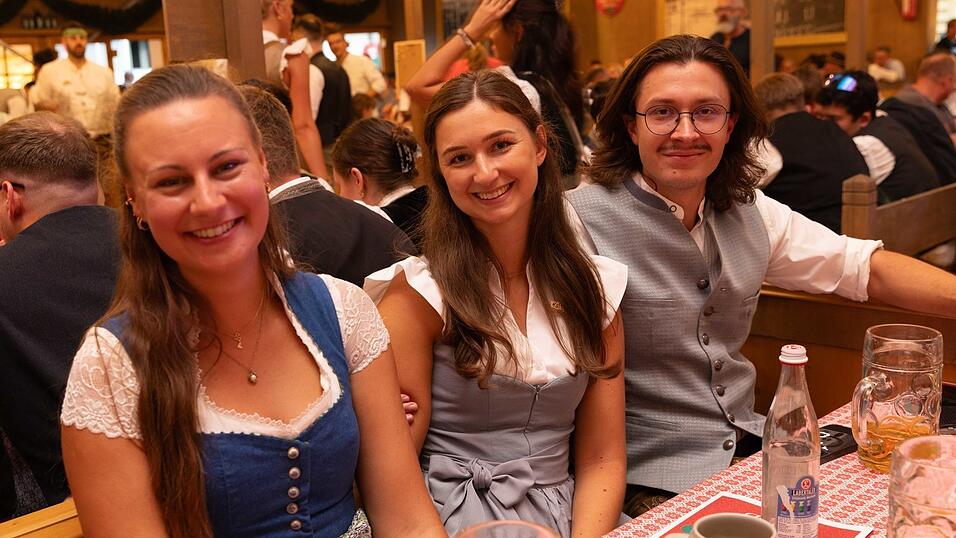 Die Partybilder vom Samstag, 8. August, aus dem Festzelt Krönner. Die Partybilder vom Samstag, 8. August, aus dem Festzelt Krönner.