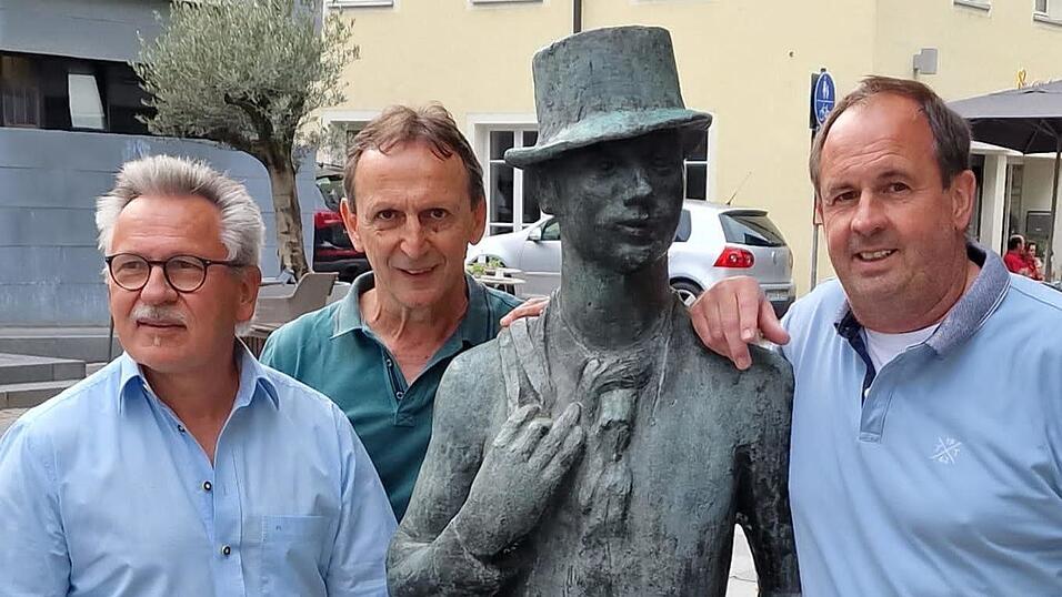 Gerhard Süß, Sepp Obermeier und Stefan Dietl (von links) bei den Dreharbeiten am Bruder Straubinger zu ihrem Lied 'Straubing, mein Freund'. Gerhard Süß, Sepp Obermeier und Stefan Dietl (von links) bei den Dreharbeiten am Bruder Straubinger zu ihrem Lied 'Straubing, mein Freund'.
