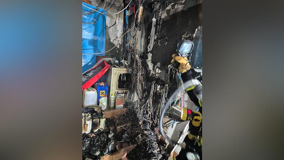 Die Feuerwehr l&ouml;schte den Brand und entrauchte die Realschule gr&uuml;ndlich.&nbsp;