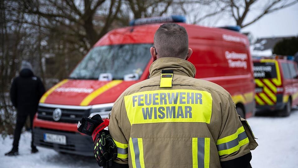 In Wismar ist eine Leiche aus einem Teich geborgen worden. In Wismar ist eine Leiche aus einem Teich geborgen worden.
