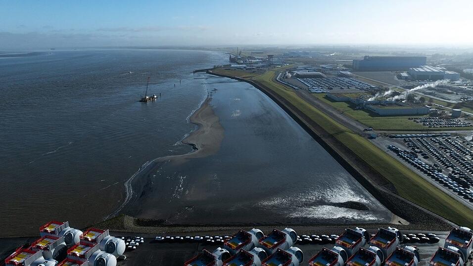 Cuxhaven könnte im Ernstfall als Ausweichhafen fungieren. (Archivfoto) Cuxhaven könnte im Ernstfall als Ausweichhafen fungieren. (Archivfoto)