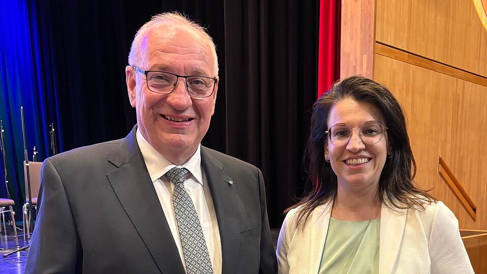 Einen Berliner B&auml;r hat Staatssekret&auml;rin Martina Englhardt-Kopf dabei.