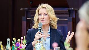 Maria Furtwängler bei der Vorstellung der Studie in der Bayerischen Landesvertretung in Berlin. 2016 gründete Furtwängler mit ihrer Tochter Elisabeth die Stiftung «MaLisa», die sich für die Gleichberechtigung von Frauen einsetzt. Maria Furtwängler bei der Vorstellung der Studie in der Bayerischen Landesvertretung in Berlin. 2016 gründete Furtwängler mit ihrer Tochter Elisabeth die Stiftung «MaLisa», die sich für die Gleichberechtigung von Frauen einsetzt.