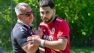 Der Abgang von Torj&auml;ger Ashour Abraham (r.), der f&uuml;r T&uuml;rk G&uuml;c&uuml; Straubing in der abgelaufenen Saison in 28 Spielen 32 Tore erzielt hat, ist f&uuml;r den Neu-Landesligisten ein schwerer Schlag.