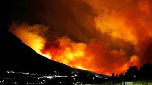 An der kroatischen Adriaküste südlich von Split hat ein heftiger Waldbrand Häuser und Autos zerstört. An der kroatischen Adriaküste südlich von Split hat ein heftiger Waldbrand Häuser und Autos zerstört.