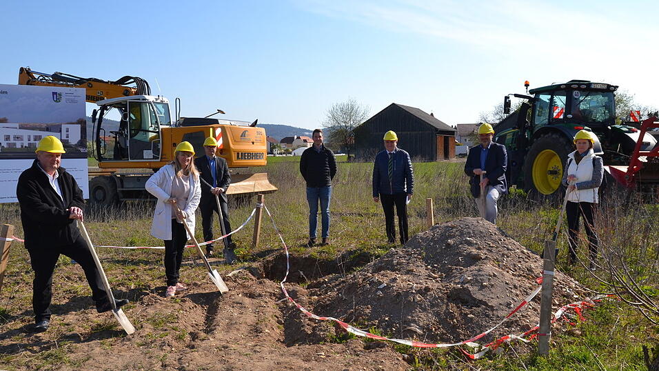 Am Montag war Spatenstich für geförderten Wohnraum in Tegernheim.