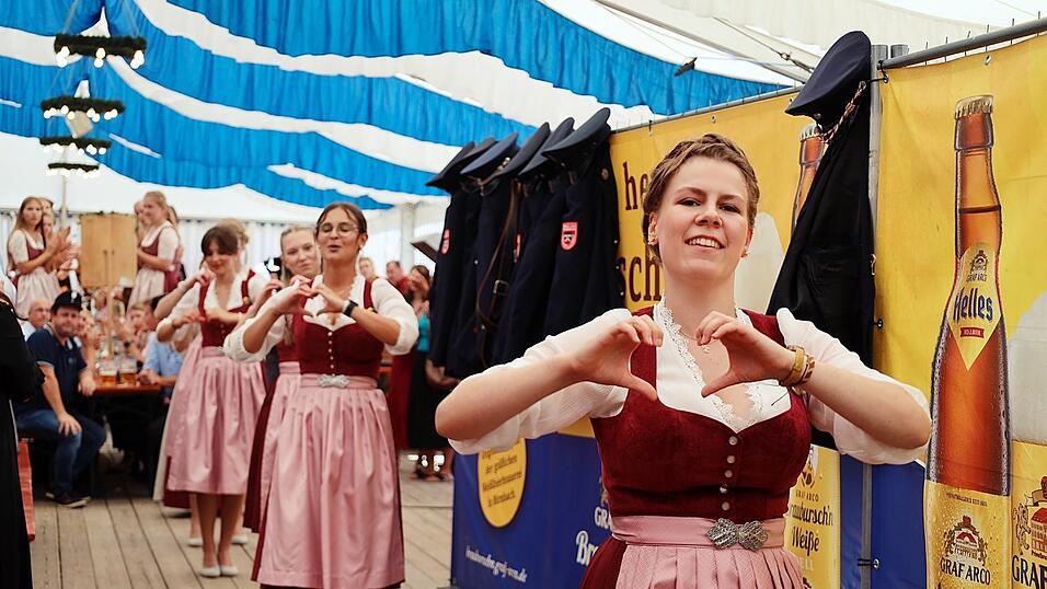 Showeinlage der Festmädchen Showeinlage der Festmädchen