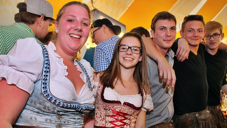 Auch am Freitag war super Stimmung am Ergoldinger Volksfest. Auch am Freitag war super Stimmung am Ergoldinger Volksfest.