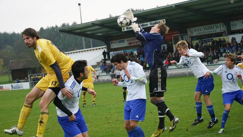 Die DJK Vilzing gewinnt auch das Verfolgerduell gegen den TSV Bad Abbach. (Foto: Fabian Roßmann) Die DJK Vilzing gewinnt auch das Verfolgerduell gegen den TSV Bad Abbach. (Foto: Fabian Roßmann)