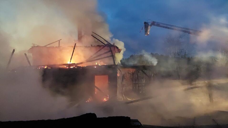 Bei dem Brand kam ein Mann ums Leben. Bei dem Brand kam ein Mann ums Leben.