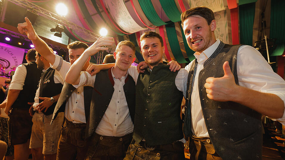 Die Partybilder vom Dienstag, 13. August 2024, aus dem Festzelt Weckmann. Die Partybilder vom Dienstag, 13. August 2024, aus dem Festzelt Weckmann.