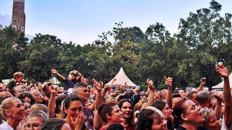 Fotos des&nbsp;ersten Open-Air-Abends auf der Ringelstecherwiese.&nbsp;