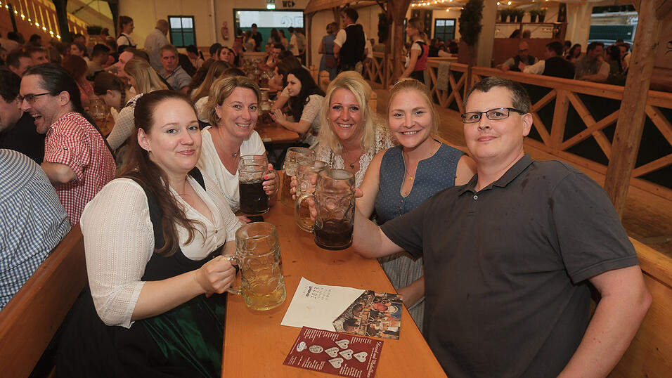 Die Partybilder vom Dienstag, 15. August 2023, aus dem Festzelt Nothaft. Die Partybilder vom Dienstag, 15. August 2023, aus dem Festzelt Nothaft.