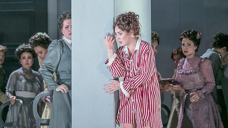 Lucia liebt Edgardo. Intrigen ihres Bruders und dessen Gefolgsmanns stürzen sie in Verzweiflung, Wahnsinn und Tod.