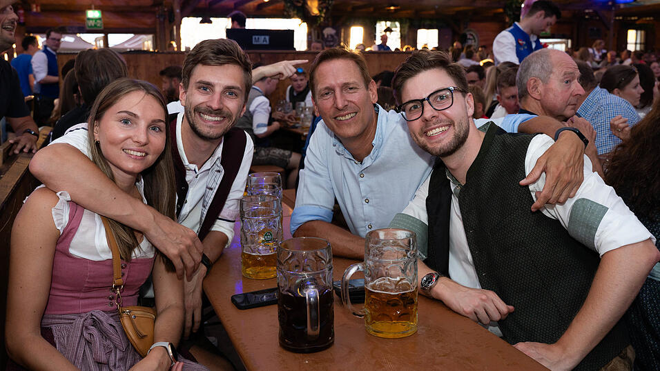 Die Partybilder vom Mittwoch, 12. August, aus dem Festzelt Wenisch. Die Partybilder vom Mittwoch, 12. August, aus dem Festzelt Wenisch.