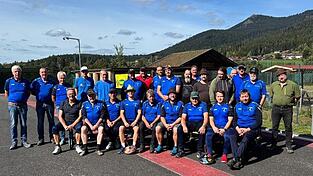 Beim internen Leistungsvergleich der Stocksch&uuml;tzen des SV Lohberg auf den Asphaltbahnen duellierten sich 24 Teilnehmer.