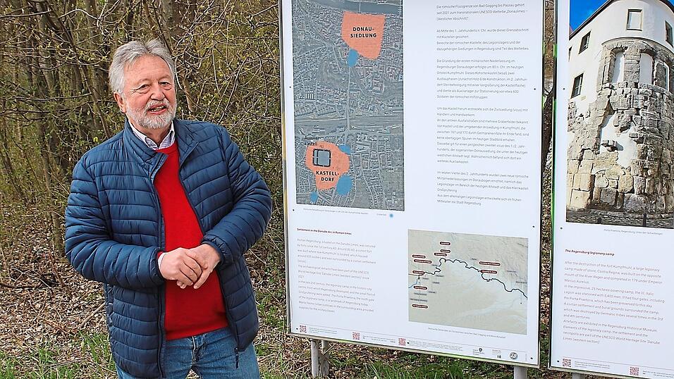 Gerhard Walherr neben den neuen Infotafeln. Die alten waren beschädigt und beschmiert worden. Gerhard Walherr neben den neuen Infotafeln. Die alten waren beschädigt und beschmiert worden.