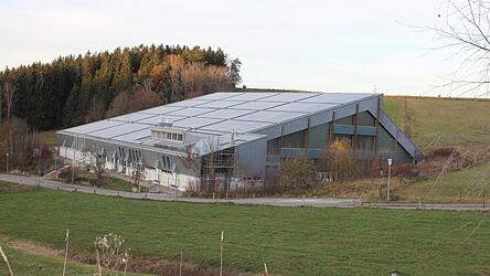 Wie soll mit dem Defizit der Eishalle Regen umgegangen werden? In den nächsten Tagen findet ein Gespräch zwischen Landkreis und Stadt Regen statt. Wie soll mit dem Defizit der Eishalle Regen umgegangen werden? In den nächsten Tagen findet ein Gespräch zwischen Landkreis und Stadt Regen statt.