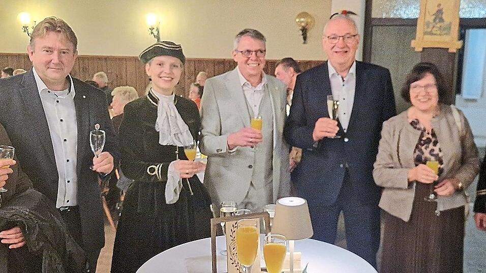 Zum Trenckkranzl kamen auch Bezirkstagspr&auml;sident Franz L&ouml;ffler und B&uuml;rgermeister Wolfgang K&uuml;rzinger.