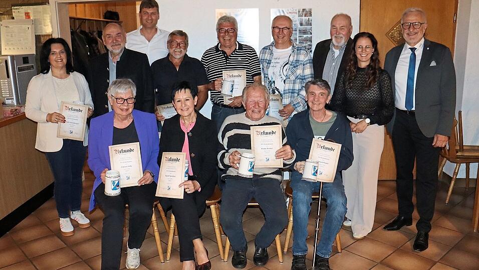 Die Mitglieder gehören dem Verein seit mehr als 40 Jahren an.