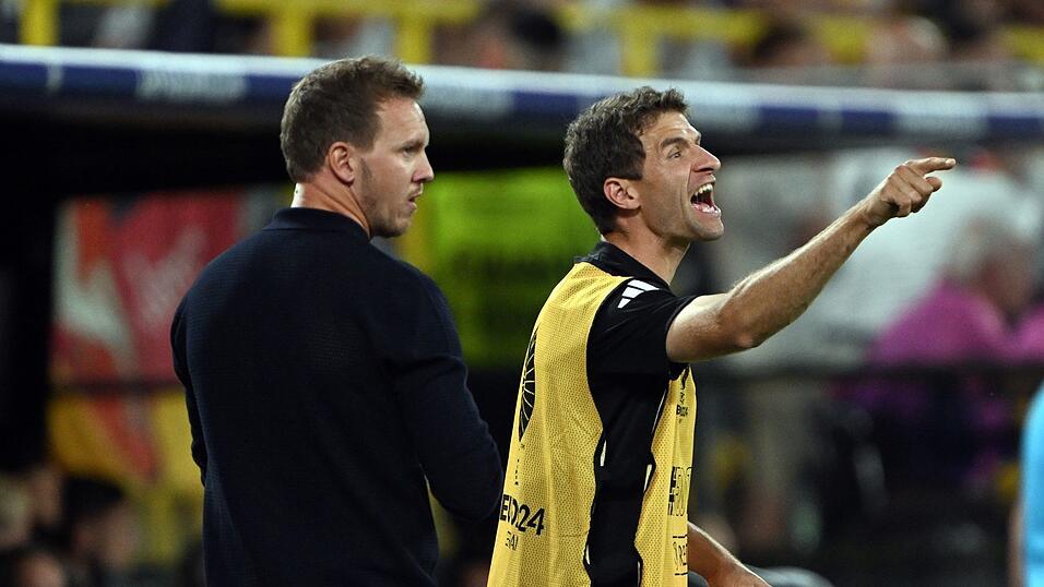 Julian Nagelsmann (l.) und Thomas Müller (r.) arbeiteten beim FC Bayern und beim DFB zusammen. (Archivbild) Julian Nagelsmann (l.) und Thomas Müller (r.) arbeiteten beim FC Bayern und beim DFB zusammen. (Archivbild)