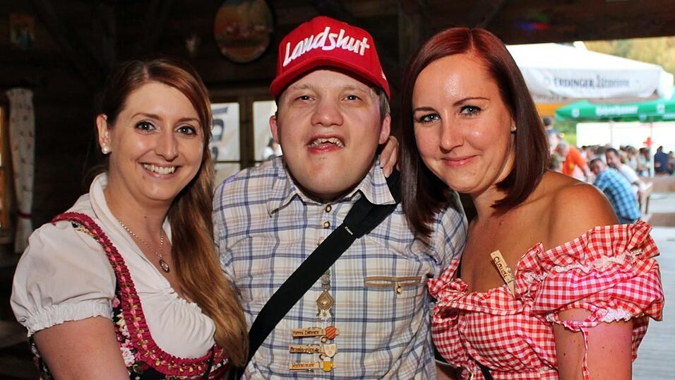 Auch am Freitag war super Stimmung am Ergoldinger Volksfest. Auch am Freitag war super Stimmung am Ergoldinger Volksfest.