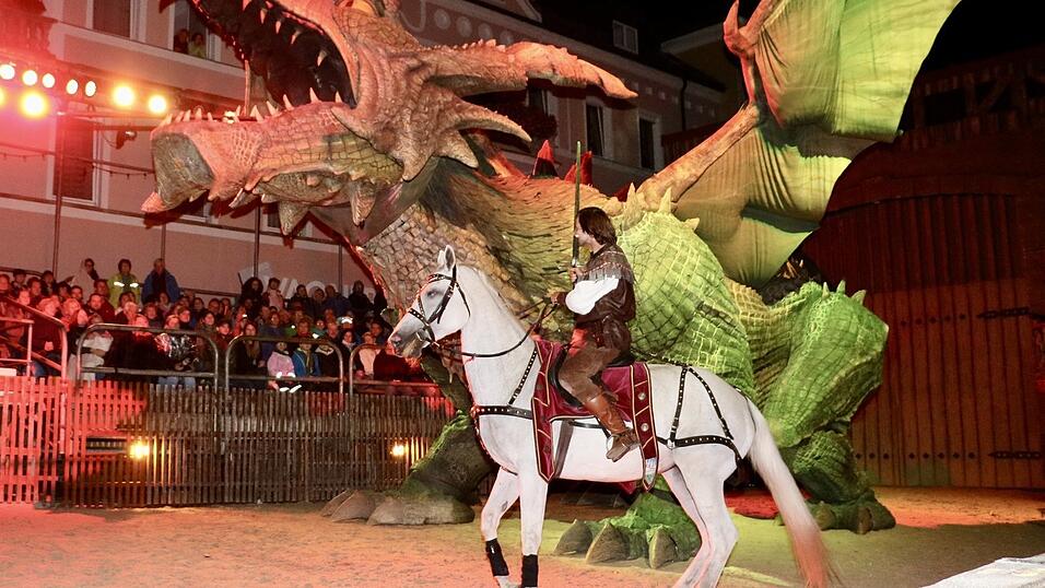 Eindr&uuml;cke von der Gruppe 'blau', die am Freitagabend die Drachenstich-Premiere gespielt hat.