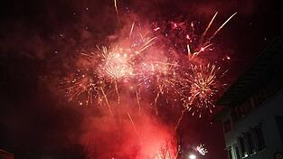 Zum Jahreswechsel 2023/2024 fand zuletzt eine Silvesterparty in und vor der Stadthalle statt. Auch heuer wird es sie wieder geben. (Archiv)