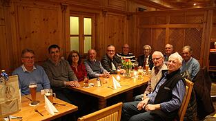 Lauter Seppen: Elf Mitglieder des Chamer Josefivereins. Der zw&ouml;lfte Sepp kam etwas versp&auml;tet und schaffte es deshalb nicht mehr aufs Bild.