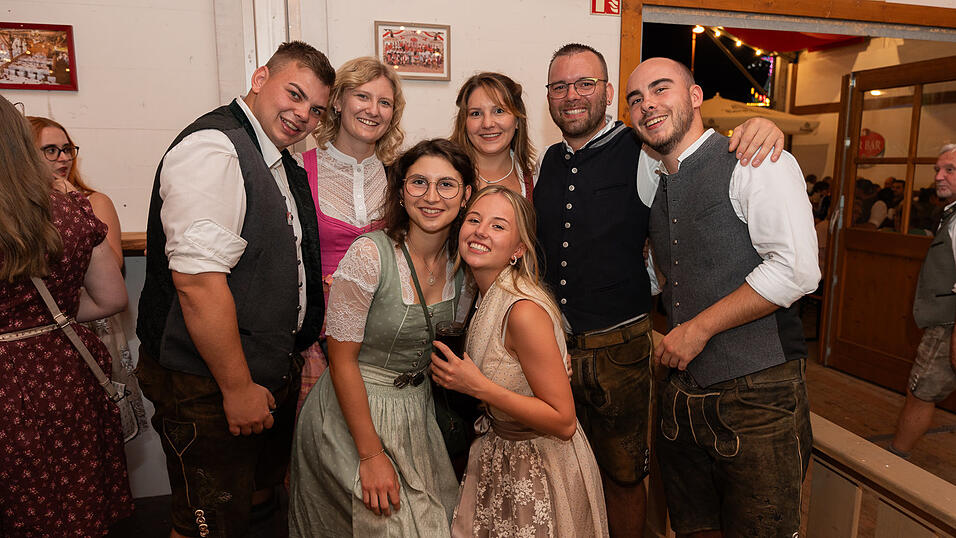 Die Partybilder vom Freitag, 18. August 2023, aus dem Festzelt Greindl. Die Partybilder vom Freitag, 18. August 2023, aus dem Festzelt Greindl.