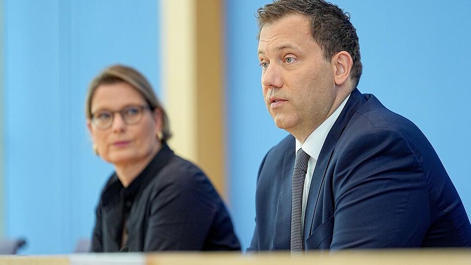 Vorstellung eines Aktionsplans zur Bekämpfung von Steuer- und Finanzkriminalität: unter anderem härtere Strafen, Registrierkassen-Pflicht und bessere Koordination von Ermittlungen Vorstellung eines Aktionsplans zur Bekämpfung von Steuer- und Finanzkriminalität: unter anderem härtere Strafen, Registrierkassen-Pflicht und bessere Koordination von Ermittlungen