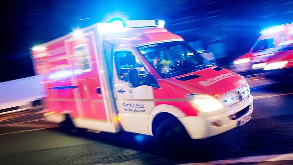 Bei einem schweren Verkehrsunfall zwischen zwei Motorrädern sind am Sonntag um 12.48 Uhr zwei Kradfahrer verletzt worden. Bei einem schweren Verkehrsunfall zwischen zwei Motorrädern sind am Sonntag um 12.48 Uhr zwei Kradfahrer verletzt worden.