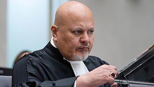 Eine endgültige Entscheidung über eine mögliche Amtsenthebung Khans sollen die Vertragsstaaten auf einer Sondersitzung treffen. Eine endgültige Entscheidung über eine mögliche Amtsenthebung Khans sollen die Vertragsstaaten auf einer Sondersitzung treffen.