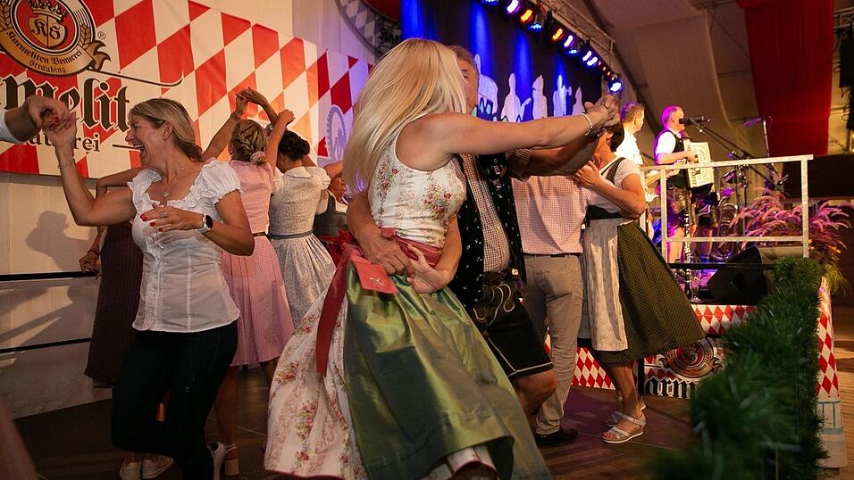 Die Partybilder vom Freitag, 12. August 2022, aus dem Festzelt Greindl.