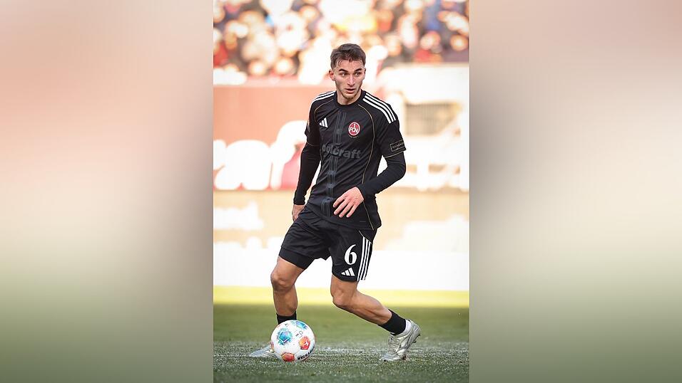 Ob Nürnbergs Mittelfeldspieler Adam Markhiev gegen Magdeburg spielen kann, ist noch unklar. (Archivbild)