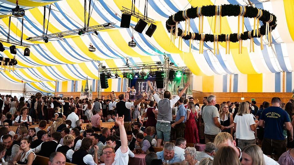 Die Partybilder vom Freitag, 14. August, aus dem Festzelt Reisinger. Die Partybilder vom Freitag, 14. August, aus dem Festzelt Reisinger.