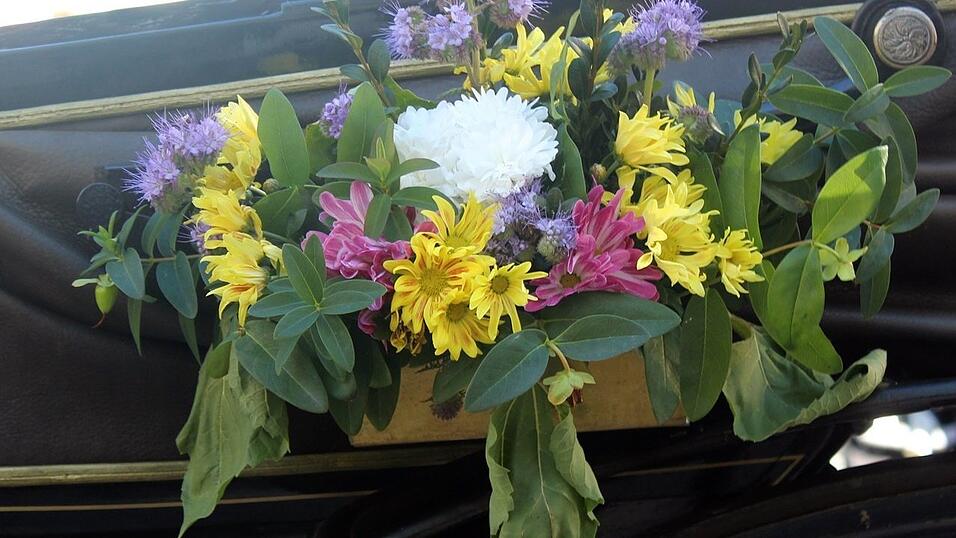 Viele Besucher verfolgten am Sonntag den Umzug auf dem Vilsbiburger Stadtplatz. Viele Besucher verfolgten am Sonntag den Umzug auf dem Vilsbiburger Stadtplatz.