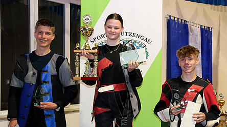 Leonie Hattenkofer gewann das Jugend- Finale, 2. Korbinian Trostl (li) und 3. Lucas Stadlbauer (re).