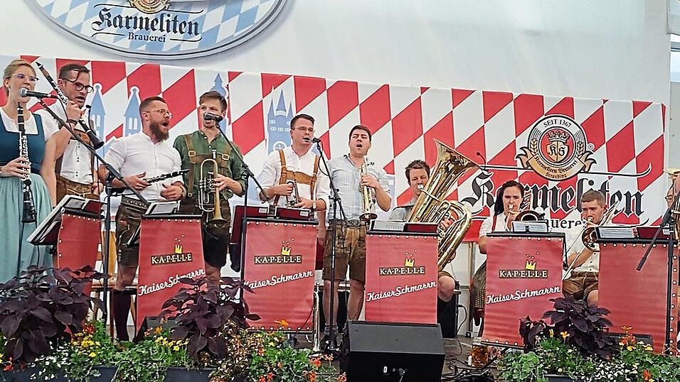 Die Kapelle Kaiserschmarrn erf&uuml;llte am Montagabend immer wieder spontane Musikw&uuml;nsche.