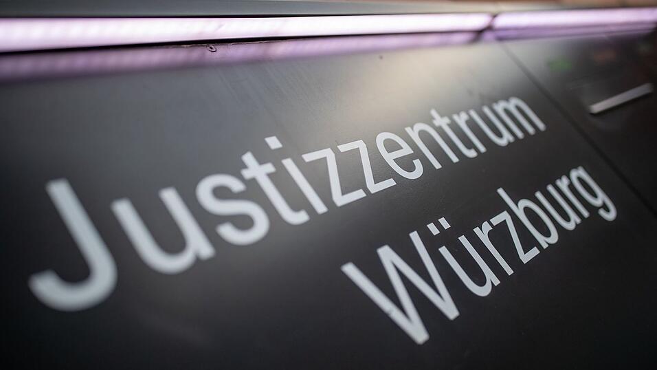 Der Prozess um eine tödliche Messerattacke vor einer Disco in Würzburg wird neu aufgerollt. (Archivbild) Der Prozess um eine tödliche Messerattacke vor einer Disco in Würzburg wird neu aufgerollt. (Archivbild)