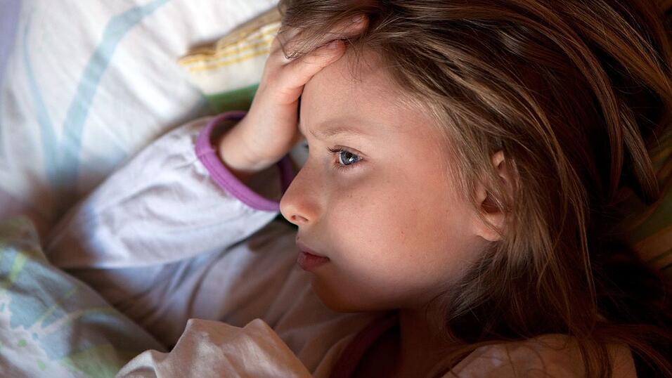 Heftiger Schmerz: Kinder brauchen bei Migräne vor allem Ruhe.