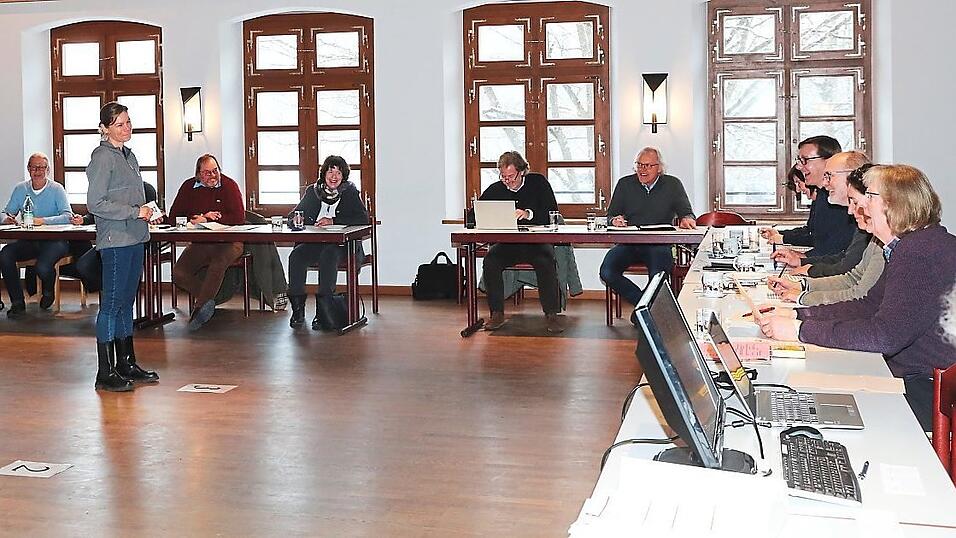 Die Anwärter müssen vor den Besetzungsausschuss und sich vorstellen. Die Anwärter müssen vor den Besetzungsausschuss und sich vorstellen.