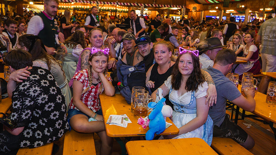 Die Partybilder vom Donnerstag, 15. August 2024, aus dem Festzelt Weckmann. Die Partybilder vom Donnerstag, 15. August 2024, aus dem Festzelt Weckmann.