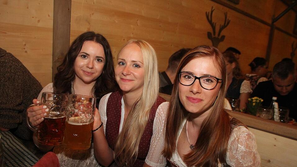 Auch am Samstagabend strömten viele Landshuter zur Dult. Auch am Samstagabend strömten viele Landshuter zur Dult.