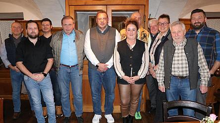 Die um mehrere Posten erweiterte Vorstandschaft der Gebietsverkehrswacht K&ouml;tztinger Land. Mit auf dem Bild auch Grafenwiesens B&uuml;rgermeister Sabine Steinlechner.